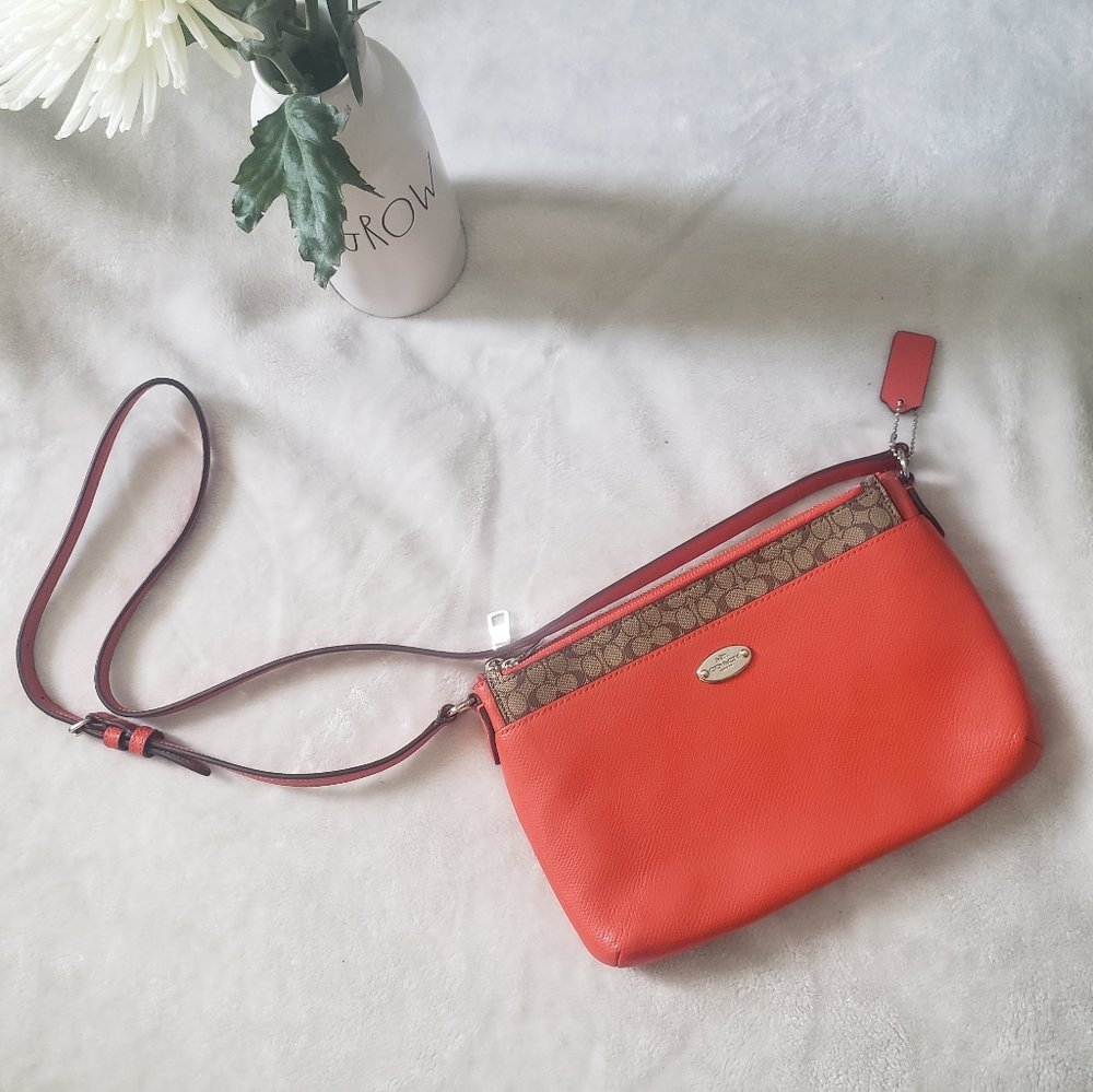 NWT Coach F52881 Crossgrain body bag
